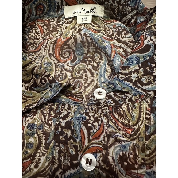 Simply Noelle S/M 8-10 Blouse Flowy bottom, button accents long sleeve Paisley - Picture 6 of 12